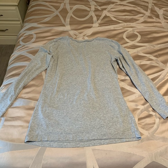 Gap Maternity V Neck Long Sleeve T-Shirt - Picture 2 of 2